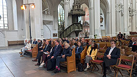 Auftakt der MV-Ostseetage im Dom St. Nikolai Besucherinnen und Besucher sitzen im Dom St. Nikolai in Greifswald während der Eröffnung der MV-Ostseetage 2026.