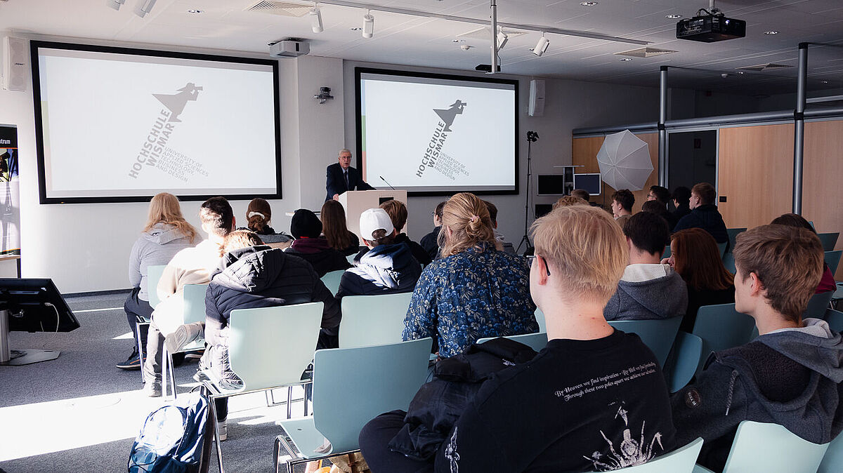 Auftakt des Schülerprojektes im ITSMZ der Hochschule Wismar