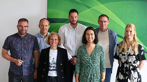Gruppenbild eines Teils des neu gewählten Fakultätsrats 2024 der Fakultät für Wirtschaftswissenschaften.